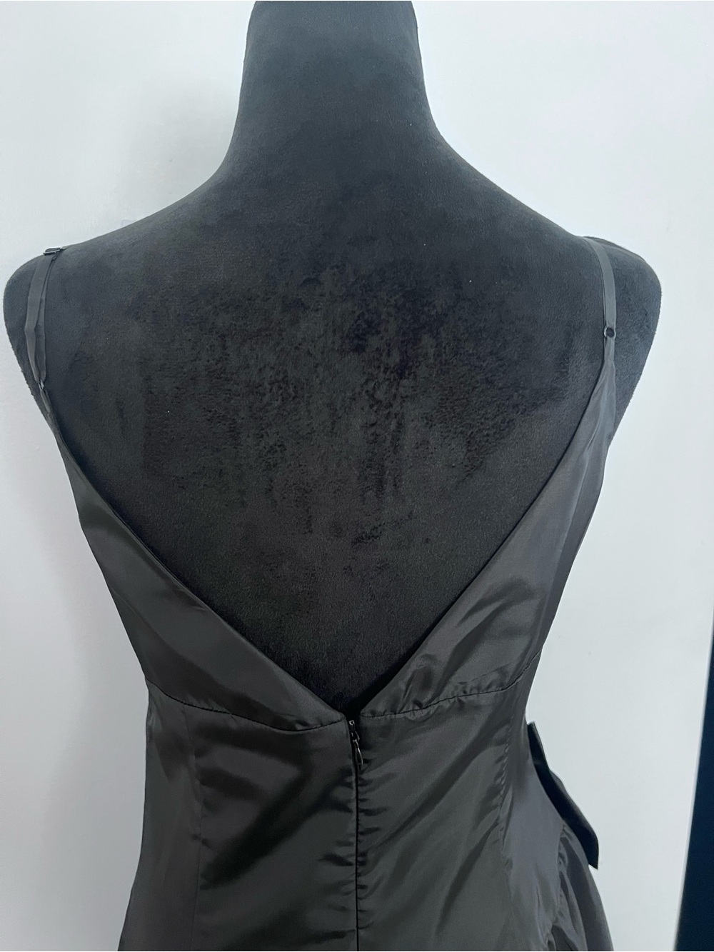 BCBG Paris Black Cocktail Dress Tulle
Underskirt /Bow w/Rhinestone SZ 8
Formal - Picture 6 of 15